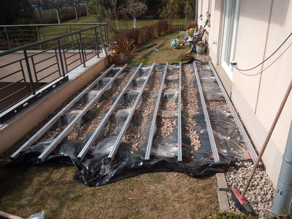 budowa tarasu drewnianego na bloczkach betonowych